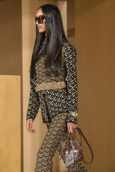 Look 12